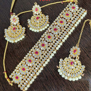 Collier plaqué or avec pierre Kundan et perles serti de Pota SFNECK136 en rose-Exquisite Fine Jewelry - Product Image 1