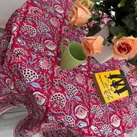 Nappe en coton imprimé floral indien rose bonbon, faite à la main, classique, personnalisable, durable, écologique, pour mariages et fêtes, Urvi