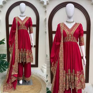 ชุดเดรส Anarkali ปักเลื่อมด้วยด้ายไหมชิโนน ประดับเลื่อมทั้งสองด้าน พร้อมกางเกงปาลาซโซ่แบบมีซับใน และผ้าคลุมไหล่ IGX 6078 - Product Image 2