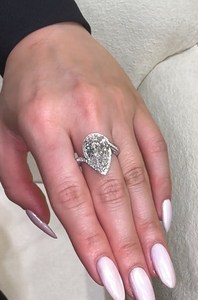 Anillo de Compromiso con Diamante Cultivado en Laboratorio, Corte Pera, 5 CT |   Anillo de Boda Chapado en Oro de 18K con Diamantes Certificados por IGI |   Elegante Vestido de Novia - Product Image 1