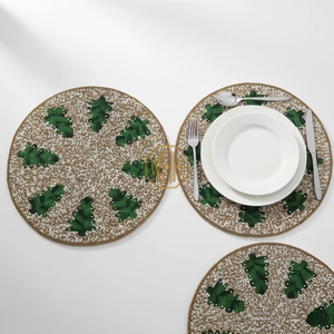 Napperon rond perlé motif sapin de Noël vert pour dîner de Noël, table de fête et décoration intérieure - Product Image 1