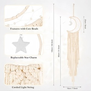 Décoration murale en macramé en forme de lune faite à la main pour chambre à coucher, salon et décoration intérieure esthétique sur le thème céleste, en provenance d'Inde - Product Image 3