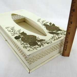 Boîte à mouchoirs en métal, décorée de fleurs peintes en or, style vintage, fixation murale, côtés découpés - Product Image 4