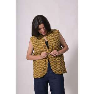 Veste en coton écologique vintage avec col montant et boutons en corne, veste décontractée matelassée pour femmes - Product Image 1