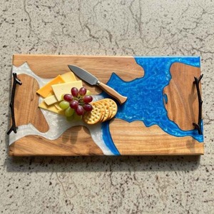 Plateau de service en bois et résine époxy de qualité supérieure, fait main, avec grain de bois naturel, pour cuisine, salle à manger et cadeaux, en vente - Product Image 5