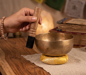 High Quality Eco-Friendly Tibetan Buddhist Meditation Healing Singing Bowl Handmade with <b>Cushion</b> Set at Best Price - Product Image 6