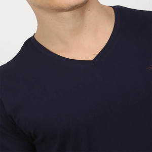 T-shirts de performance en coton à col en V pour hommes - Product Image 6