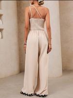 Combinaison asymétrique à jambes larges avec bordure festonnée Une combinaison chic et moderne, élégante et tendance.