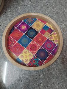 Bandeja Decorativa de Madera de Mango con Diseño Moderno y Estampado Esmaltado, Bandeja para Servir de Madera con Impresión Esmaltada a un Precio Muy Bueno - Product Image 2