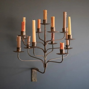 Elegante candelabro de pared de hierro con forma elegante, decoración para el hogar, diseño duradero a precio económico. - Product Image 1