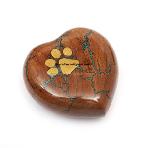 Urnes funéraires en bois en forme de cœur pour animaux de compagnie Urnes funéraires en laiton incrusté de souvenirs de la meilleure qualité Vente en gros - Product Image 6