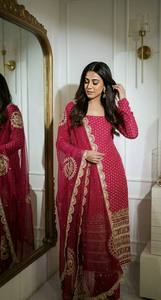 Ensembles de vêtements ethniques indiens et pakistanais en faux georgette imprimée avec sequins et broderies, comprenant haut, pantalon et dupatta (MHI 912) - Product Image 2