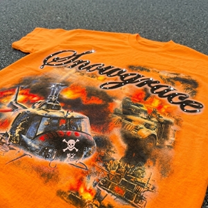 Camiseta naranja para hombre Snowgrace con estampado de helicóptero y tanque, manga corta, cuello redondo, ajuste casual tipo jersey - Product Image 3