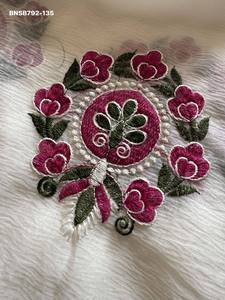 Fournisseur de saris et de chemisiers en georgette de qualité supérieure, exclusifs et de créateurs, avec broderies florales, de Surat. - Product Image 3