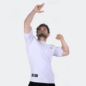 Camiseta de manga corta que absorbe la humedad, de secado rápido, transpirable, de alto rendimiento atlético para hombre, camiseta de gimnasio personalizada OEM. - Product Image 5