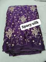 Tissu d'embroidery Spacy : des points de broderie dans la solitude, la beauté dans les espaces respirants, broderie premium Spacy.
