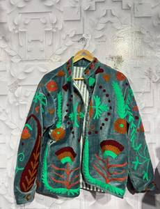 Veste en velours à col montant, broderie florale, manches longues, manteau d'automne pour femme, motif décoratif fait main, vente en gros de manteaux Suzani - Product Image 3