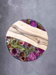 Table d'appoint personnalisable en résine florale écologique peinte à la main avec fleurs séchées - Product Image 3