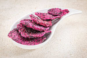 Pitaya Roja Suave y Seca |   Pitaya Seca Suave |   Rodajas de Pitaya Saludables |   Delicia Natural de Pitaya de Vietnam - Product Image 4