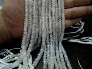 Perles facettées en pierre de lune arc-en-ciel blanc naturel, forme rondelle, 4 à 6 mm, brin de 8 pouces de long - Product Image 3