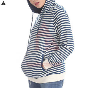 Haut court à capuche tendance pour femme, coupe décontractée, en coton mélangé, imprimé numérique, style streetwear basique pour l'hiver - Product Image 3