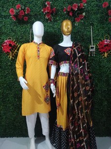 Ensemble de Kurta pour festival indien et pakistanais, en coton imprimé et richement brodé, tenue de couple avec dupatta pour Navratri - Product Image 3