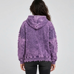Hoodies personnalisés pour femmes, effet usé, finitions délavées, coupes modernes et coutures durables pour des styles décontractés uniques. - Product Image 3