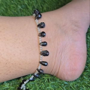 Bracelet de cheville en moissanite noire briolette et blanche ronde, cadeau pour femme - Product Image 1