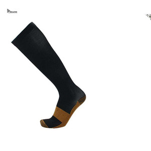 Chaussettes de compression personnalisées Relevo en coton pour hommes, chaussettes de sport respirantes, douces et hautement élastiques - Product Image 2