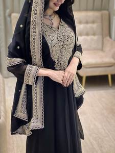 Robe en Georgette lourdement brodée Regal Bloom avec dupatta de créateur - Product Image 4