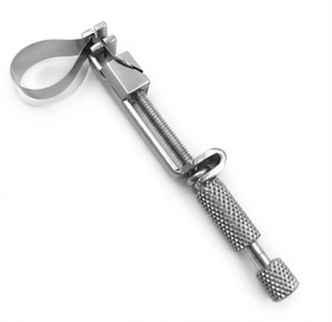 Mejore la bandeja de su instrumento con un retenedor Tofflemire de precisión que combina un manejo ergonómico con una durabilidad excepcional. - Product Image 1