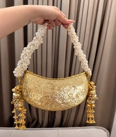 Clutch Oval Kuningan Ukuran Sedang Buatan Tangan dengan Hiasan Kundan Emas, Seni Tradisional India untuk Pernikahan