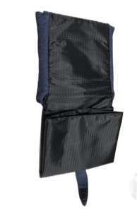 Sac à couches de poche pour bébé noir pliable, matelas à langer portable en nylon et denim avec fermeture éclair et rivets, sangle épaule/bandoulière, 0,2 kg - Product Image 4