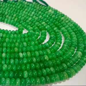 Cuentas Redondas Lisas de Cuarzo Esmeralda Verde Natural de 8 mm, Vendidas por Hilo de 8 Pulgadas - Product Image 4