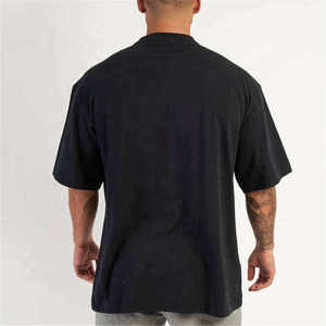 เสื้อยืดคอกลมแขนสั้นสีพื้นสำหรับผู้ชาย ทรงปกติ ผ้าคอตตอนเจอร์ซีย์ถัก สไตล์ลำลอง - Product Image 2