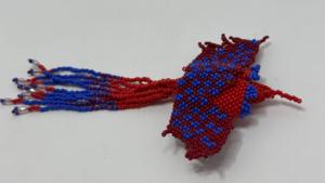 Adorno de colibrí hecho a mano con cuentas de vidrio, colores vibrantes y elaborado trabajo de abalorios para decoración y regalos. - Product Image 3