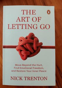 El arte de soltar lo que no se puede controlar, de Nick Trenton, guía de Mindfulness y crecimiento personal en formato de bolsillo - Product Image 2