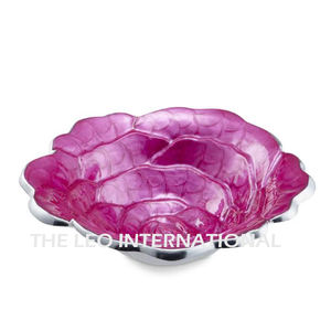 Nouveau bol de service décoratif en métal doré, forme artistique, accent moderne unique de style japonais pour la salle à manger et la présentation - Product Image 3