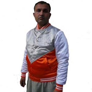 Patchs brodés personnalisés, broderie vintage 3D, veste varsity en satin, haute qualité, 100% polyester, séchage rapide, personnalisable pour homme - Product Image 1