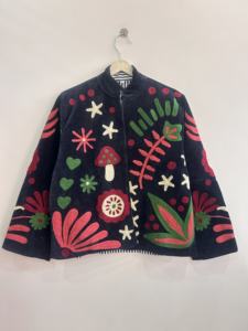 Veste en velours brodée à la main Suzani, manteau pour femme, veste Suzani, cadeau pour elle - Product Image 2