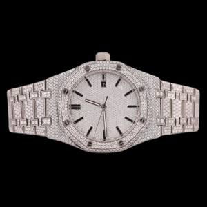 Montre de qualité supérieure en moissanite entièrement sertie de diamants, cadran entièrement diamanté avec fonction date automatique, pour toutes les occasions - Product Image 1