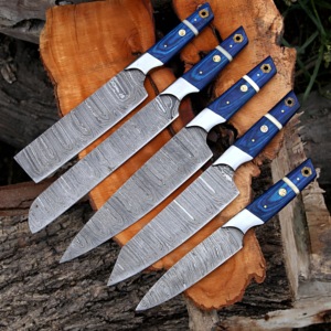 ชุดมีดเชฟเหล็กดามัสกัสทำมือแบบกำหนดเอง ใช้งานได้ทั้งสองมือ เป็นมิตรกับสิ่งแวดล้อม มีดครัวระดับมืออาชีพ ด้ามไม้สีน้ำเงิน รับผลิตแบบ OEM - Product Image 1