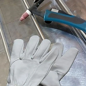 Gants de soudage en cuir de vache blancs sur mesure, gants de travail de sécurité double pour la construction industrielle et la soudure - Product Image 4