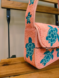 Sac à bandoulière perlé fait main, durable et léger, pour tortue de mer |   Sac à rabat tendance pour femme |   Perles de rocaille artisanales - Product Image 5