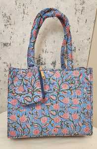 Sac fourre-tout matelassé en coton à motif floral, réutilisable, avec fermeture éclair, pour le quotidien, les voyages ou comme cadeau - Product Image 3