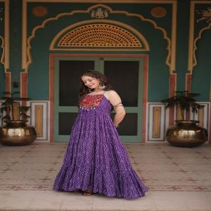 Vestido de Anarkali de trabajo con parche estampado Pure Badhani de último diseñador de FabZone - Product Image 1