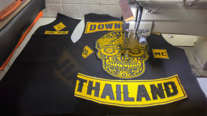 Gilet de moto en cuir de vachette robuste avec fermeture éclair et boutons-pression - Product Image 4