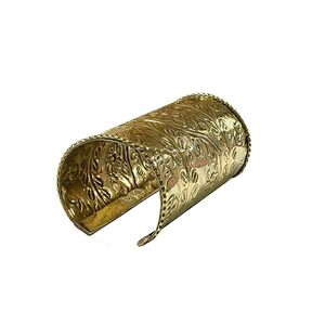 Bracelet large de style Rajasthani, oxydé, en forme de C, fabriqué à la main avec des motifs en relief, Kada/Antique Design Tribal - Product Image 1