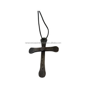 จี้ไม้กางเขนโลหะคุณภาพพรีเมี่ยมขายดีเครื่องประดับ unisex ที่มีสไตล์และมีความหมายในราคาที่สมเหตุสมผลจากผู้ผลิตที่เชื่อถือได้ - Product Image 4