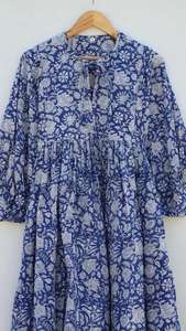 Vestido midi de algodón estampado a mano |   Vestido bohemio con cuello profundo - Product Image 4